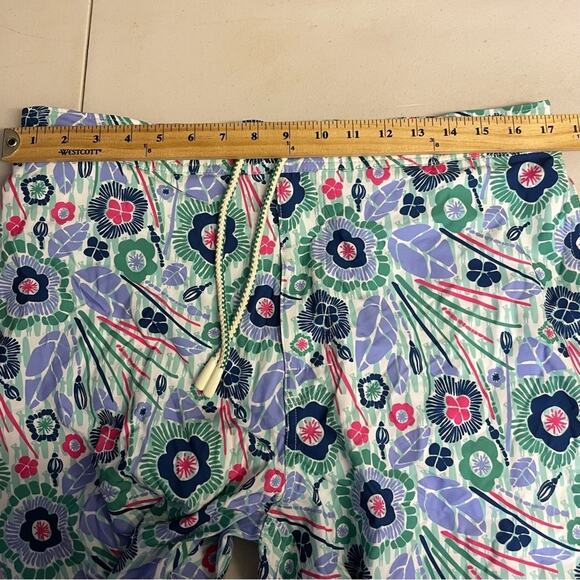 Johnnie-O Ocean-side fauna adorn the Driftwood Half Elastic Surf Shorts size XL - Picture 10 of 12